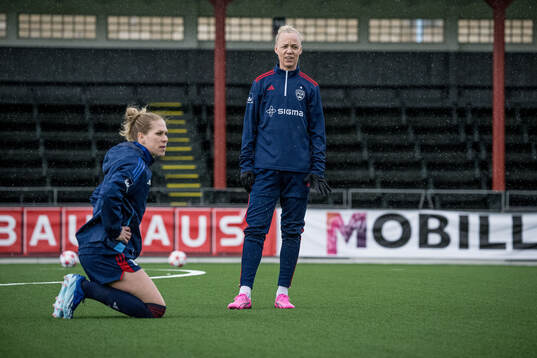 FC Rosengårds Rebecca Knaak och Caroline Seger