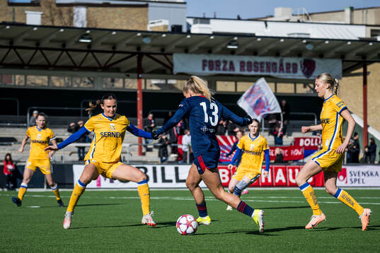 FC Rosengårds Olivia Holdt och IFK Göteborgs Evelina