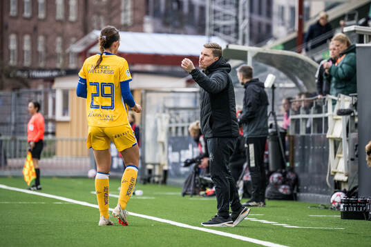 IFK Göteborgs Evelina Persson och huvudtränare Tobias