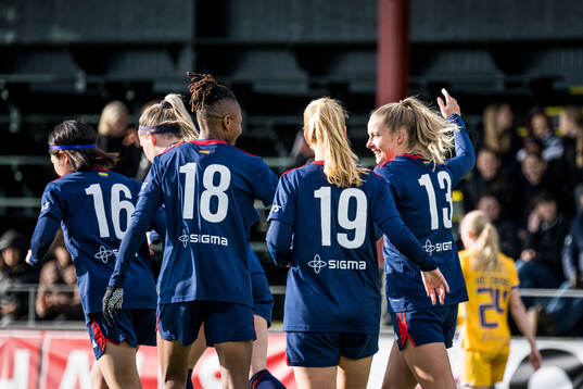 FC Rosengårds Halimatu Ibrahim Ayinde, Sofie Bruun