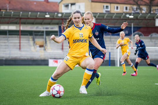 IFK Göteborgs Linn Törnberg och FC Rosengårds Sofie
