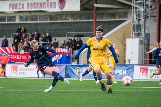 FC Rosengårds Emilia Larsson och IFK Göteborgs Alva