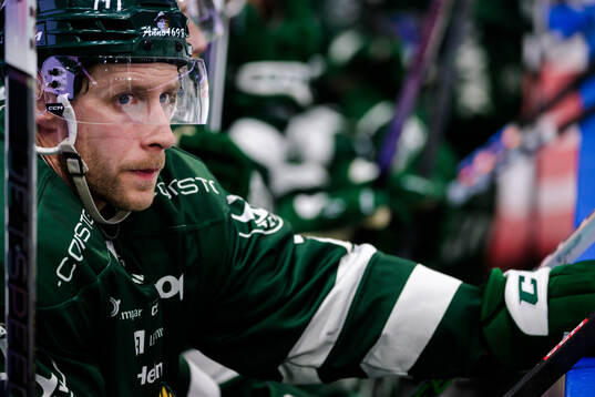 Färjestads Per Åslund deppar