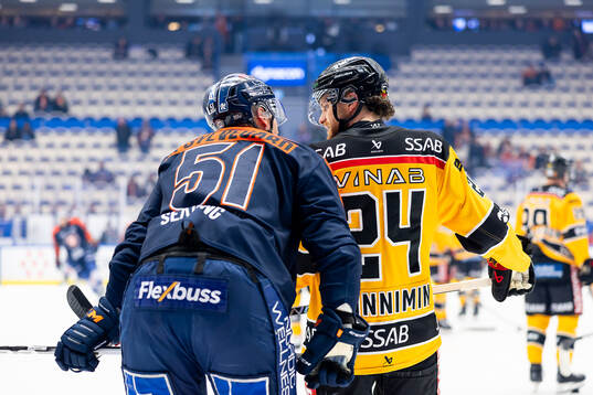 Växjös Emil Sylvegård och Luleås Brendan Shinnimin