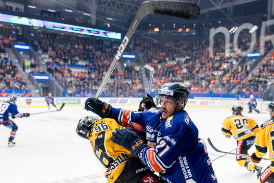 Luleås Pontus Andreasson och Växjös Brian Cooper