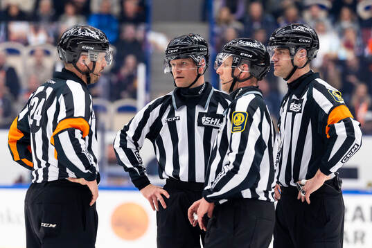 Domare Johan Magnusson, Linjedomare Ludvig Lundgren,