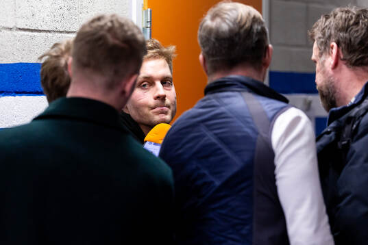 Luleås Juhani Tyrväinen blir intervjuad