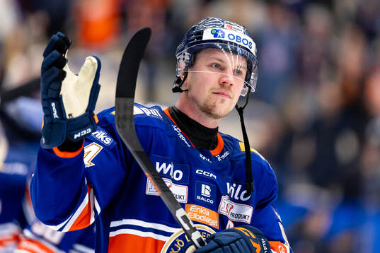 Växjös Joel Persson jublar