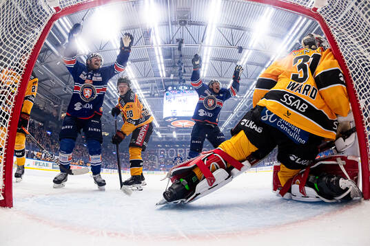 Växjös Manuel Ågren och Emil Sylvegård jublar
