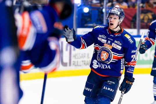 Växjös Hugo Gustafsson jublar