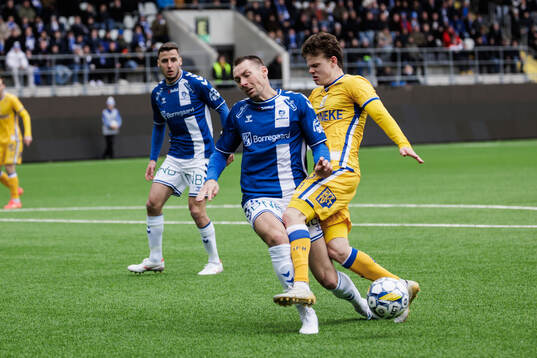 Sarpsborg 08s Magnar Ødegaard och IFK Göteborgs Kolbeinn