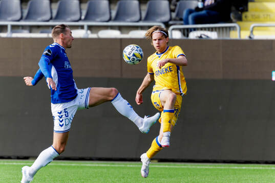 Sarpsborg 08s Magnar Ødegaard och IFK Göteborgs Oscar