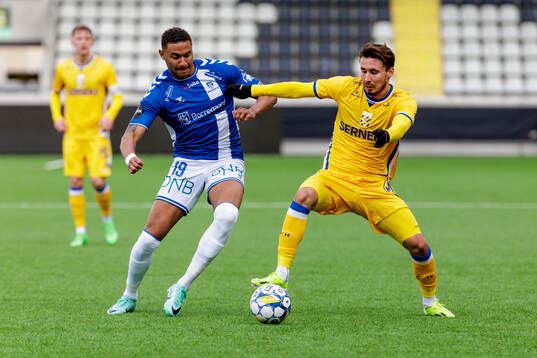Sarpsborg 08s Henrik Meister och IFK Göteborgs Anders