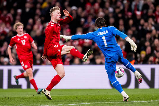 Rasmus Højlund of Denmark and Goalkeeper Yann Sommer of