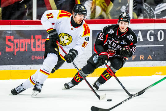 Brynäs Jack Kopacka och Nybros Maksim Semjonov
