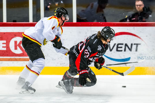 Brynäs Theo Lindstein och Nybros Juho Liuksiala