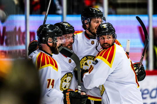 Brynäs Johan Larsson jublar