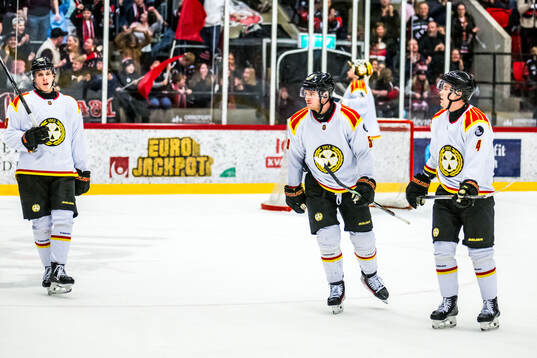 Brynäs Karlis Cukste och Theo Lindstein deppar