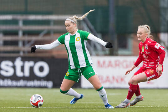 Hammarbys Eva Nyström och Örebros Molly Johansson
