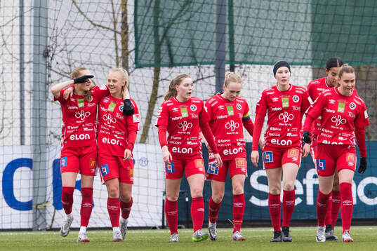 Örebros Molly Johansson jublar