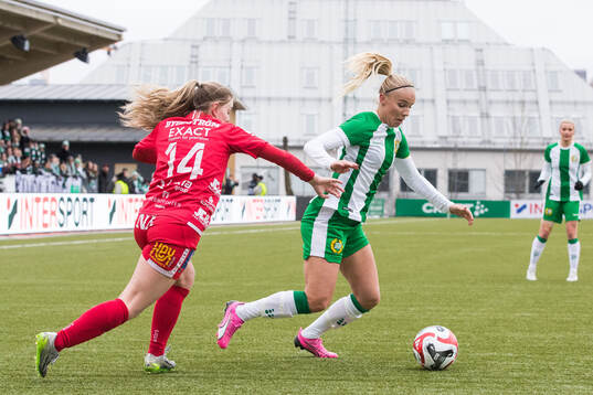 Örebros Bergþora Sol Ásmundsdottir och Hammarbys Stina