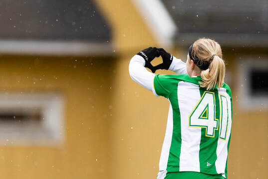 Hammarbys Julie Blakstad jublar