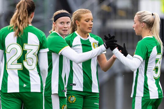 Hammarbys Julie Blakstad, Smilla Holmberg och Lotta Ökvist