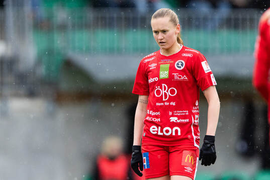 Örebros Nora Harnes Håheim deppar