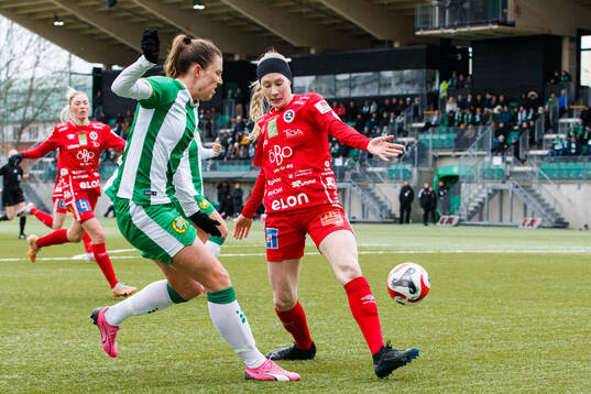 Hammarbys Emma Westin och Örebros Sanni Ojanen