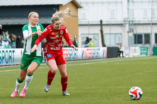 Hammarbys Stina Lennartsson och Örebros Inka Sarjanoja