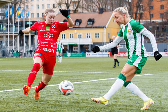Örebros Amanda Altheden och Hammarbys Lotta Ökvist