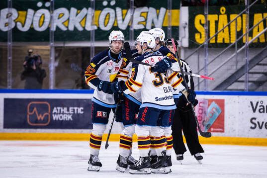 Djurgårdens Daniel Glad jublar med lagkamrater