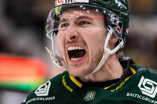 Björklövens Nicholas Schilkey jublar