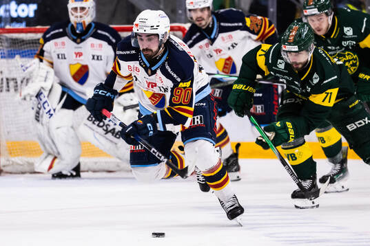 Djurgårdens Kevin Karlsson och Björklövens Gustav Possler