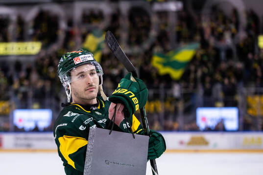 Björklövens Nicholas Schilkey jublar