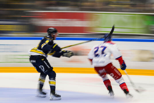 HV71s Colby Sissons och Oskarshamns Austin Wagner