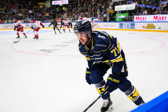 HV71s Nick Shore