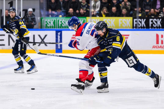 Oskarshamns Johannes Salmonsson och HV71s Anton Strålman