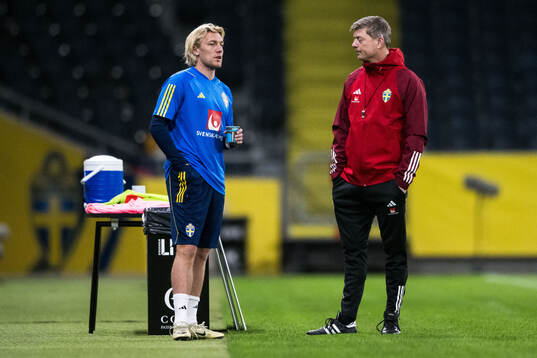 Emil Forsberg and Head coach Jon Dahl Tomasson of Sweden of