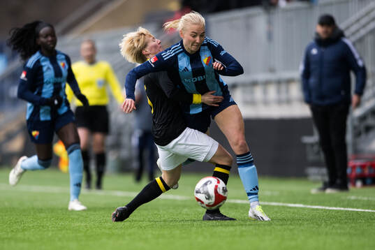 AIKs Monica Hagström och Djurgårdens Stinalisa Johansson