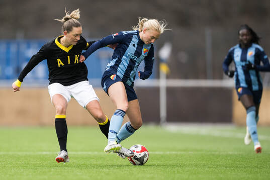 AIKs Jennie Nordin och Djurgårdens Stinalisa Johansson