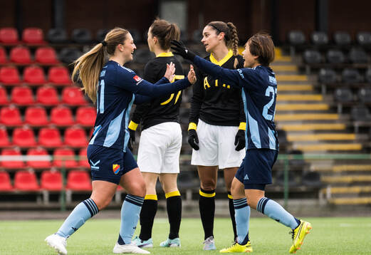 Djurgårdens Olivia Ländin Sjöblom och Shinomi Koyama