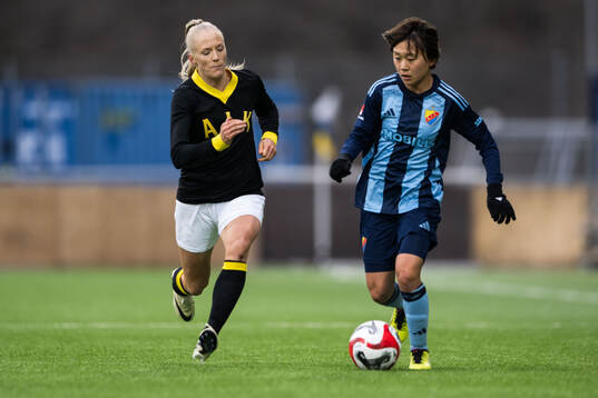 AIKs Moa Sjöström och Djurgårdens Shinomi Koyama