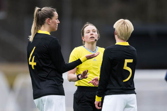 AIKs Jennie Nordin och Monica Hagström reagerar på