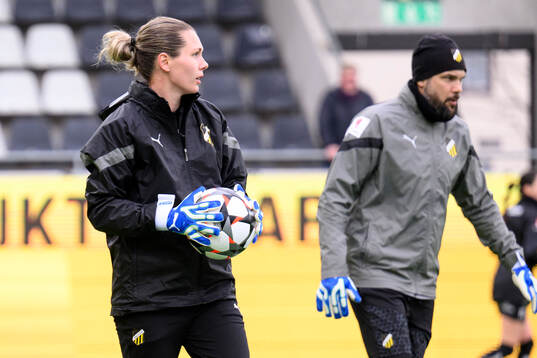 Häckens målvakt Jennifer Falk