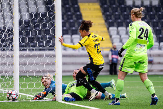 Häckens Felicia Schröder gör mål