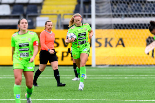 Kristianstads målskytt Hlin Eiriksdottir jublar