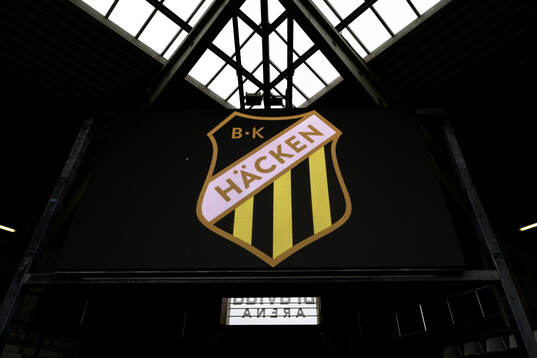 Häckens klubbmärke på en ljustavla på Bravida Arena