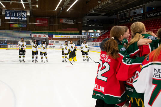 Aiks spelare deppar