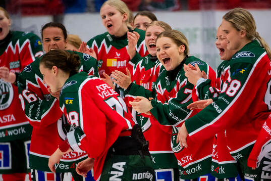 Frölundas spelare jublar